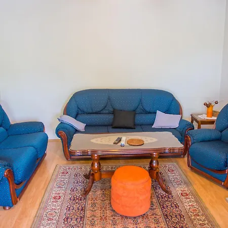 Little Kiwi House * Blagaj